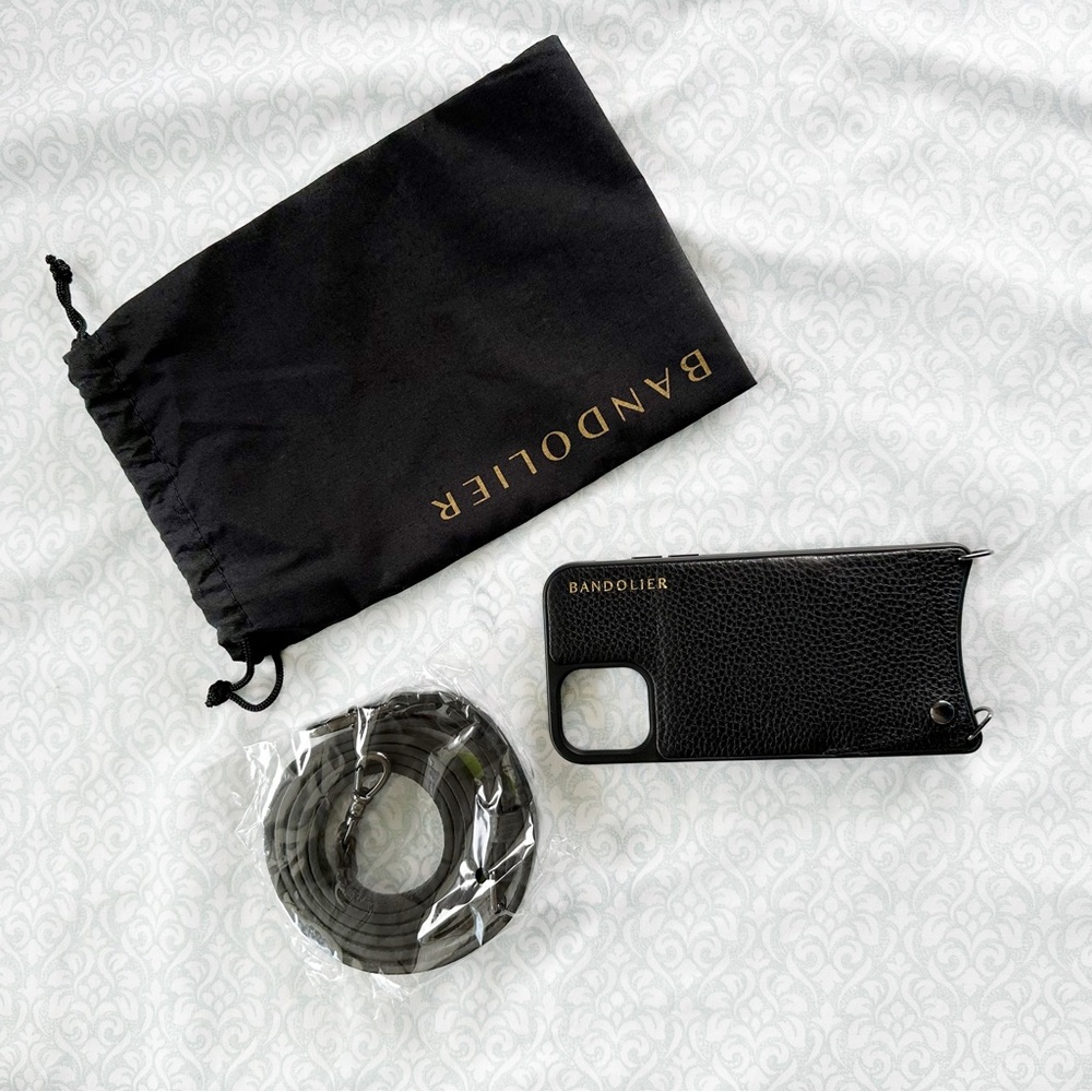 NWOT Bandolier 11 pro Leather Phone Case & Strap